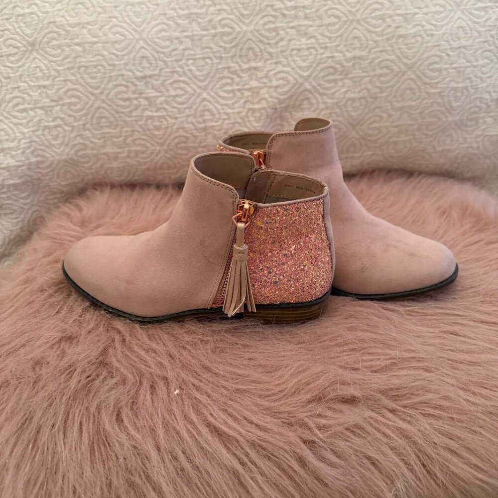 Darling Steve Madden Sparkly girls pink booties I Size 3